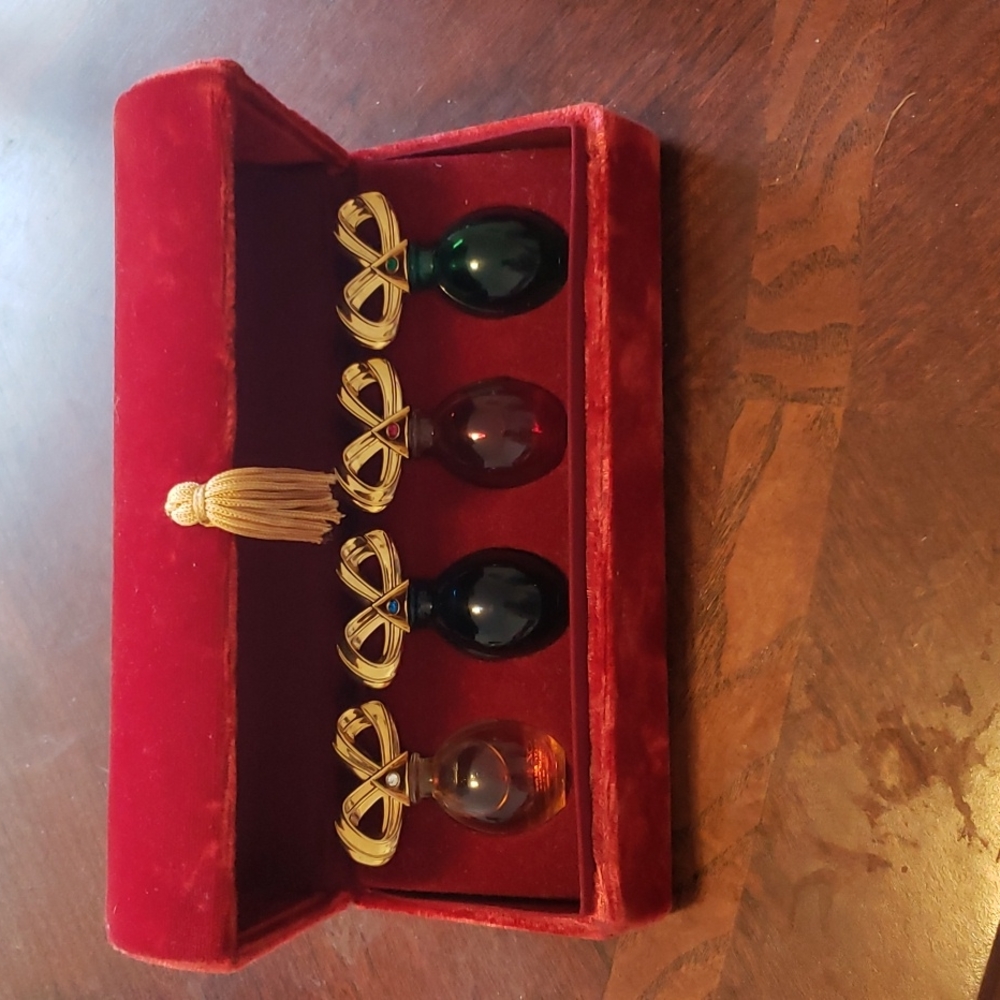 Vintage Elizabeth Taylor Fragrant Jewels Set!